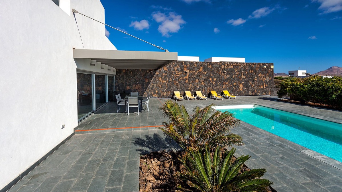 Lajares Villa | Kinegua M3 + M1. Design house 4 rooms 8 people. .WIFI. Heated pool