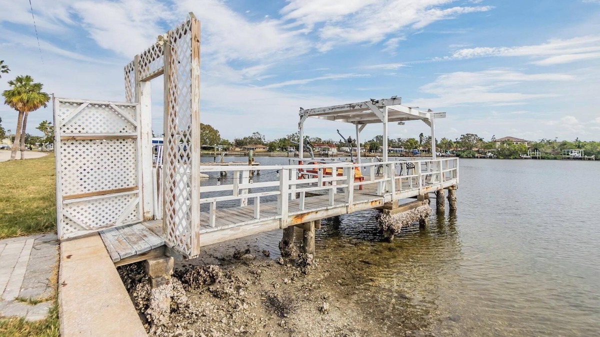 Bayou Shores House | KING 1bd/1ba in St. Petersburg w/PRIVATE DOCK & KAYAKS