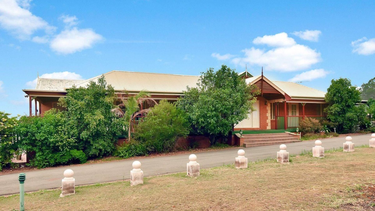 Pokolbin Apartment | King 3 - close proximity to Bimbadgen and Hope Estate concerts