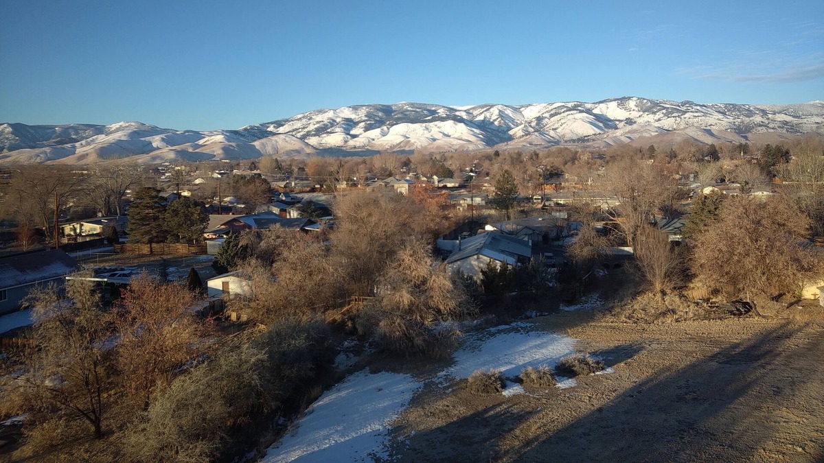Carson City House | King Bd Spacious Home View Mountains 3 Rooms 400+ Mbps Wi-Fi Entry to Lake Tahoe