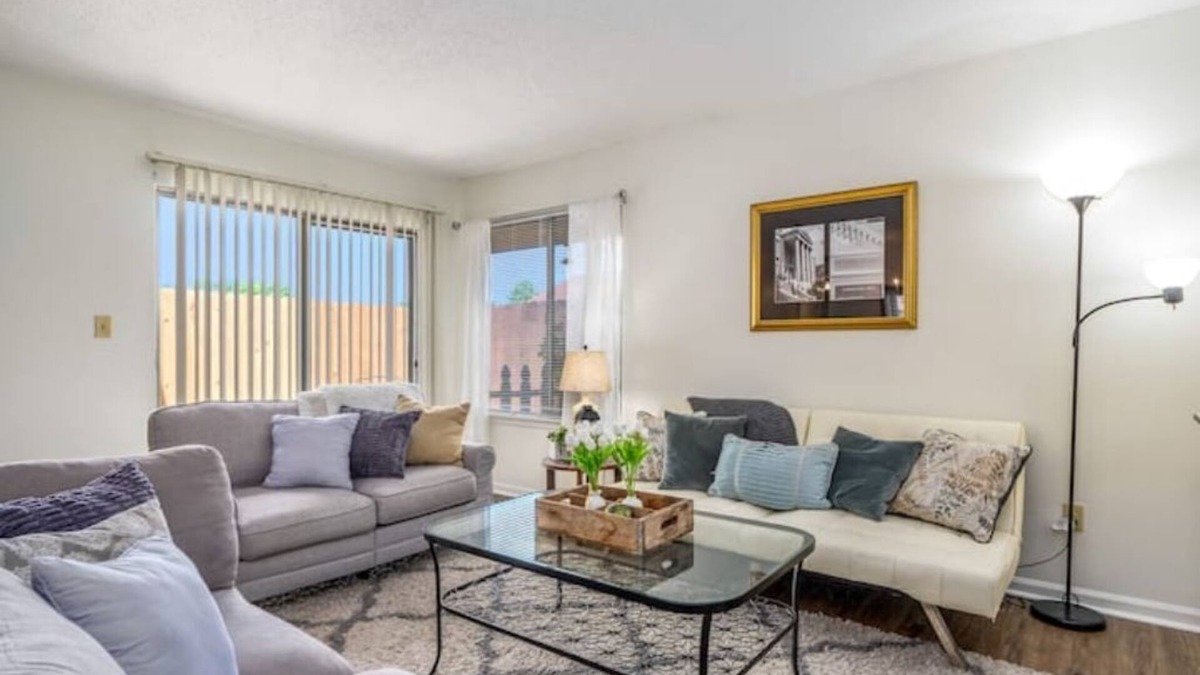 Northport Condo | King Bed -3BR Condo- 3.2 mi to UA - Near Kentuck and Ol’Colony