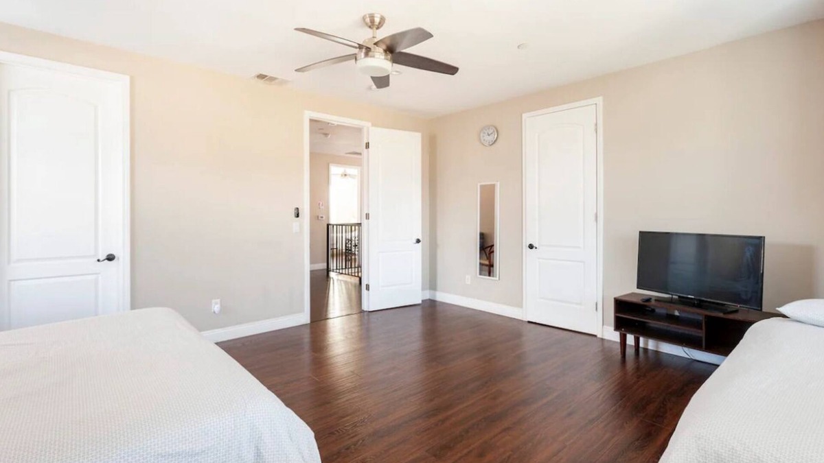 San Gabriel House | KING BED 6 Bed 2.5 Bath Huge Home with Private Garage, Washer/Dryer