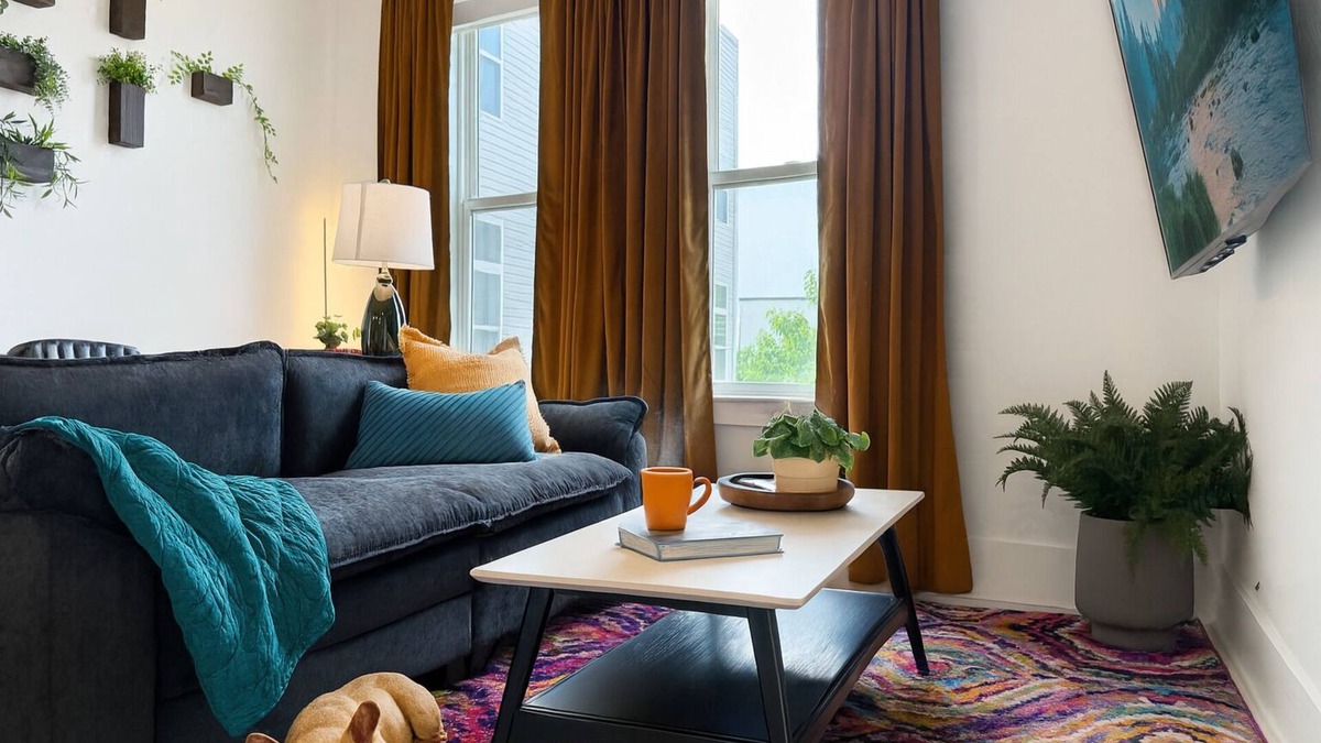 Norris Square Apartment | King Bed Apt w/RoofTop Lounge King Bed Elevator Gym
