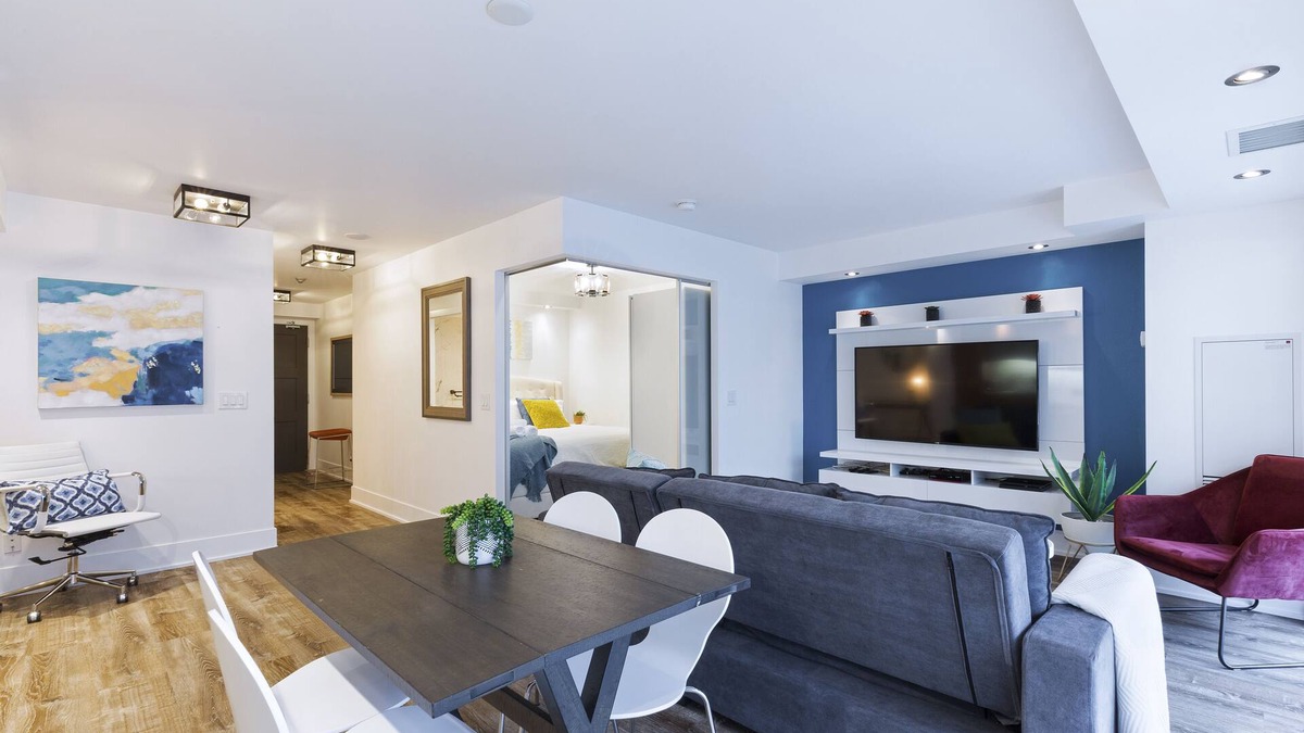 Toronto Entertainment District Condo | King Bed CN Tower Suite w/Office, Den, Bidet, Balcony & Free Parking
