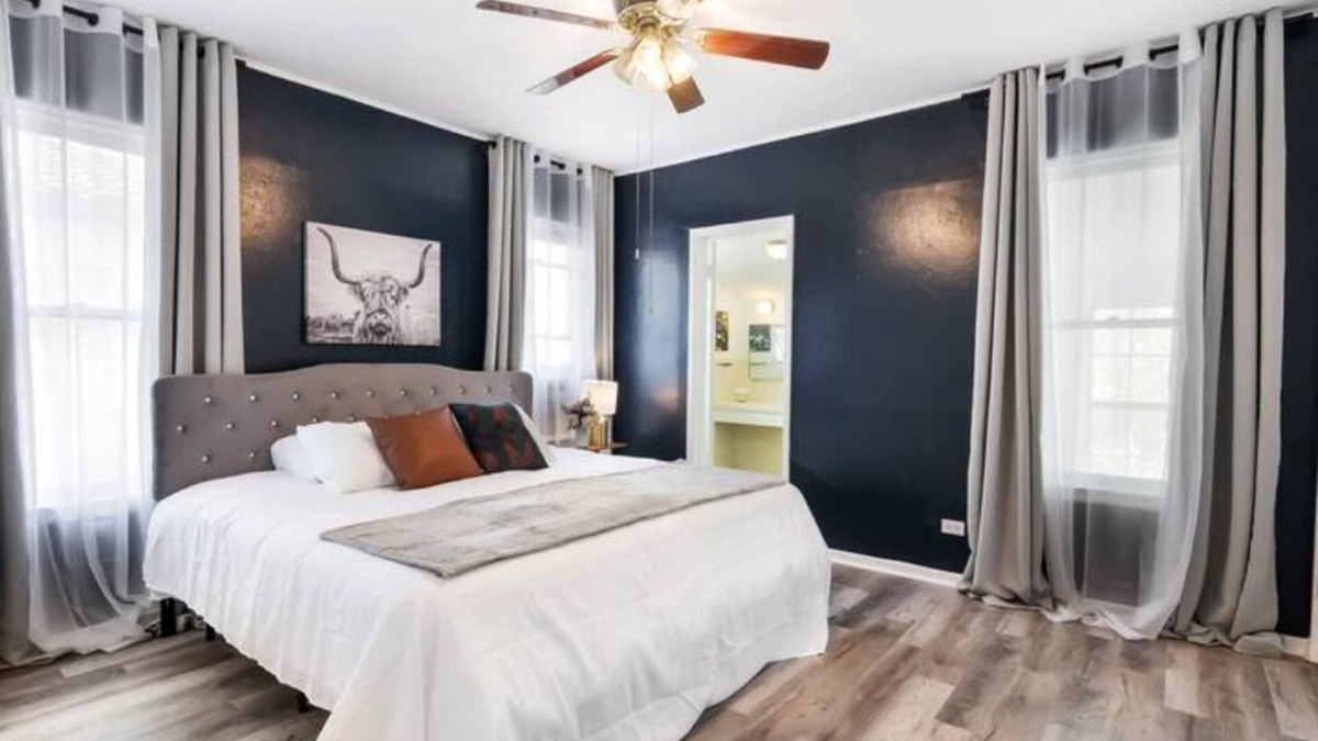 Monticello Park Apartment | King bed-Fully-Equipped kitchen-Monthly Rentaln