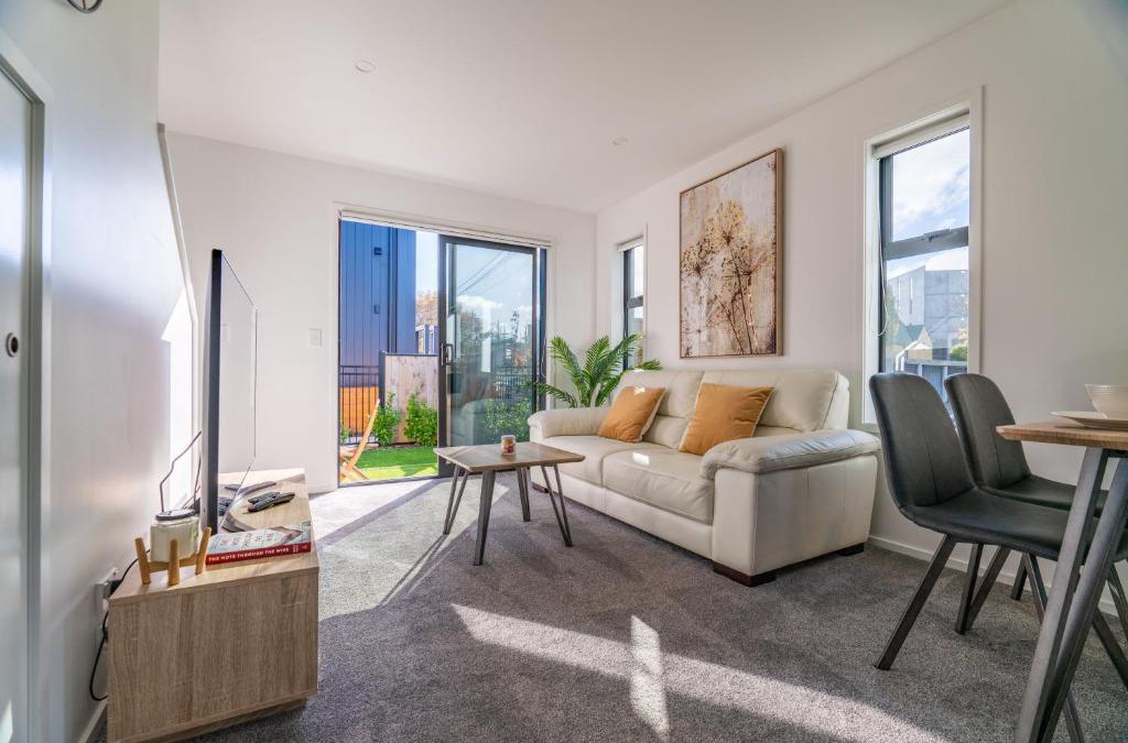 Christchurch City Centre Apartment | King bed on Hagley Park corner in the CBD