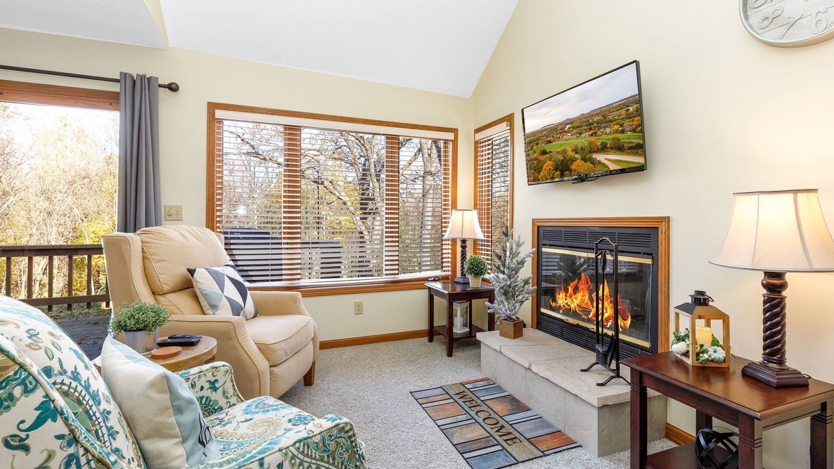 The Galena Territory Villa | King bed, Peaceful, Wood Fireplace, Near Spa, Golf, Trails