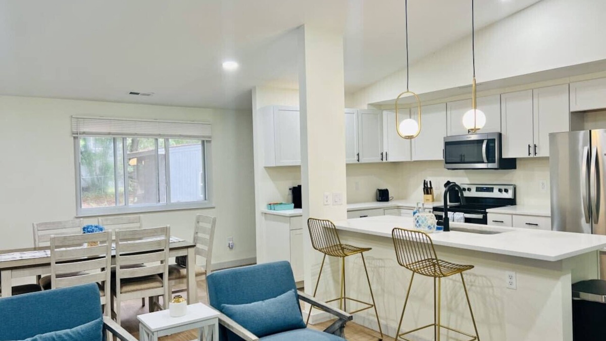 Northeast Raleigh House | King Bed Retreat | Cozy Getaway