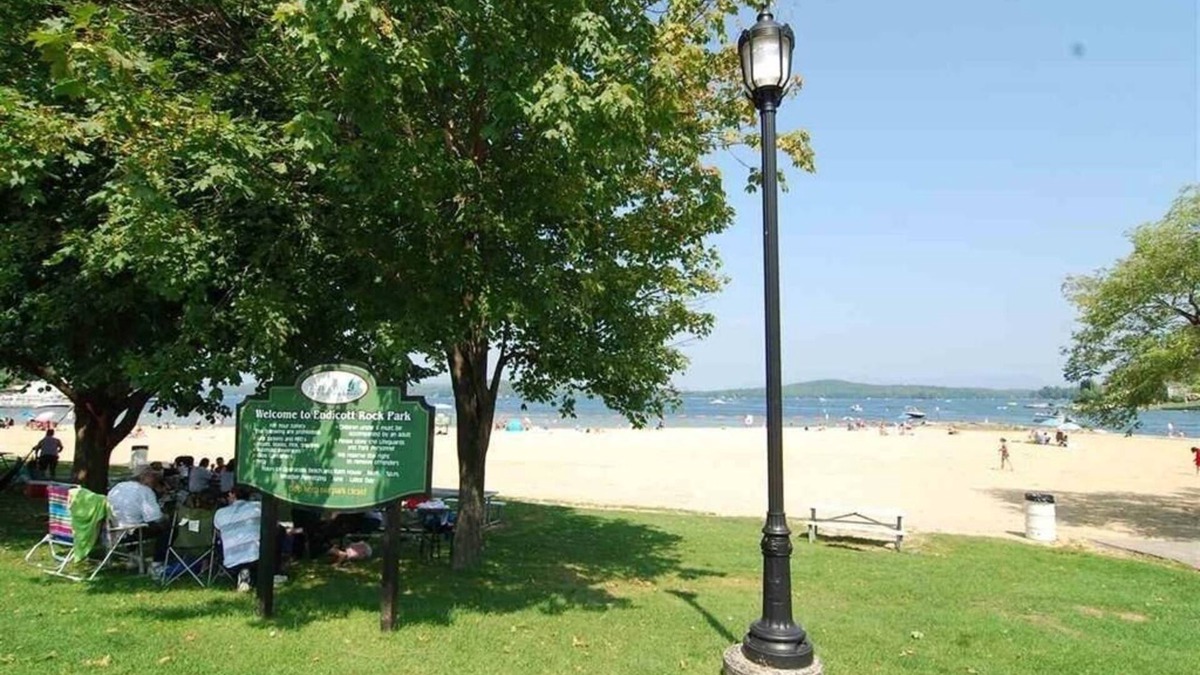 Laconia Condo | King Bed, Sleeps 6, Lake Winni Views & Pool