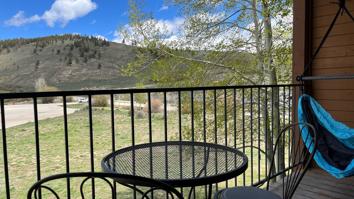 Granby Resort | King Bed Studio- Resort Pool! Hot Tubs! Sleep 4! RMNP! Winterpark! Granby Ranch!