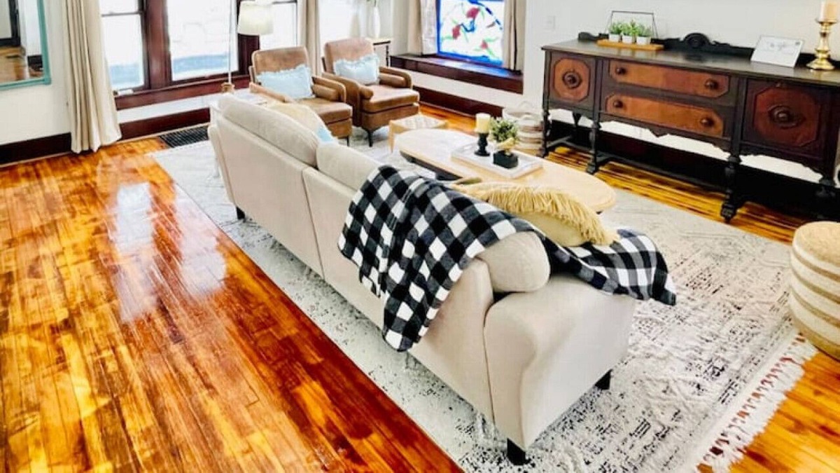 Danville House | King Bed - Vintage Retreat in Historic Danville