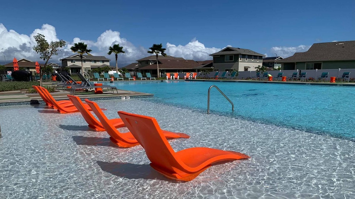 Ewa Condo | King Bed w/ pool. Prime Location. Assigned Parking. Family Friendly!