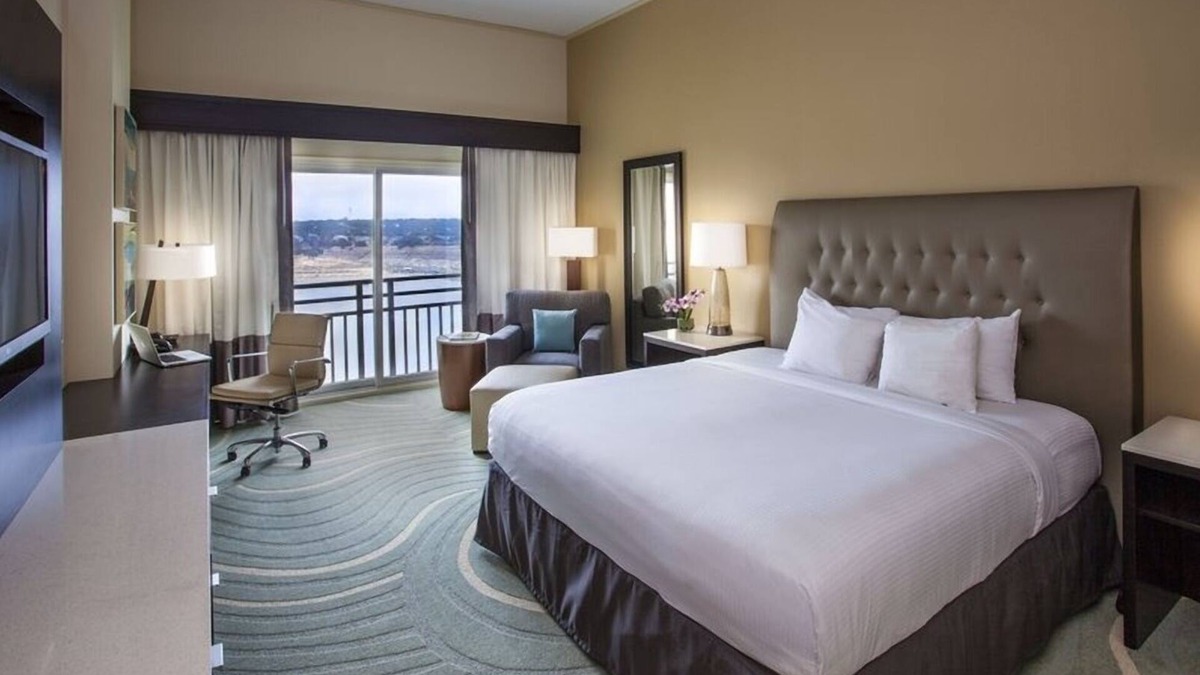 Lakeway Hotel | King Bed with Balcony at Lakeway Resort & Spa, Pets Allowed!