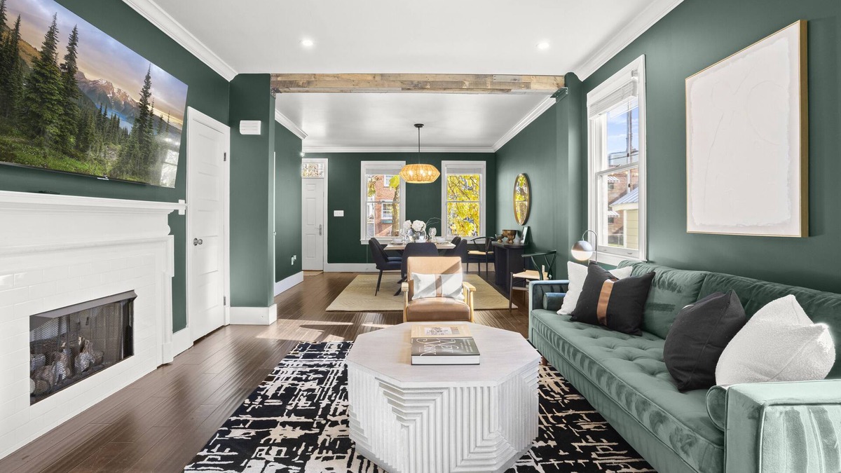 Old Town West House | King Beds <> A Dashingly Bodacious Old Town Xcape