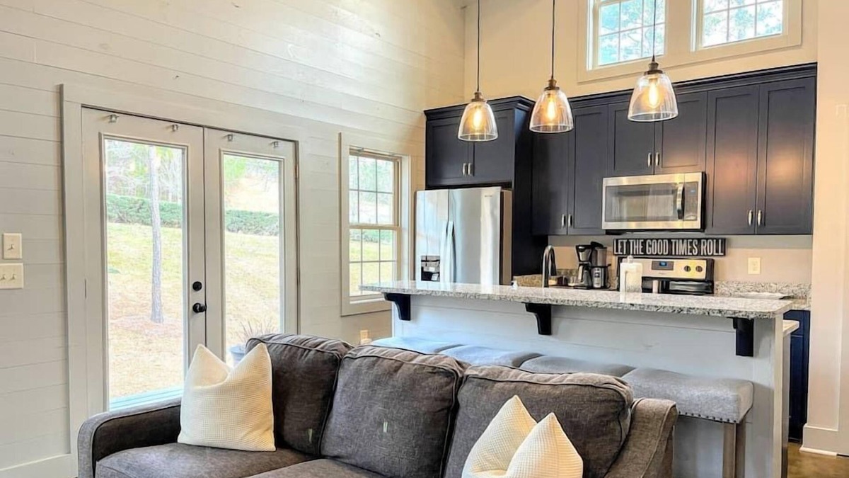 Tallassee House | King Beds - Comfortable and Quiet
