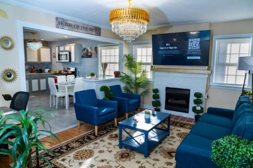 Kenmore House | King Beds -Pet Friendly Fully Fenced Yard