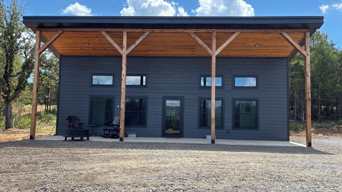 Clarksville Cabin | King Cullen Cabin - Brand New In Charming Clarksville, Arkansas