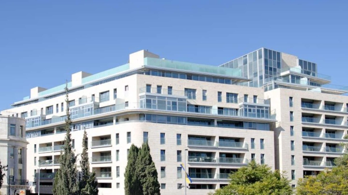 Jerusalem City Centre Condo | King David Residence: 6BR, Pool, Gym & Family-Friendly!