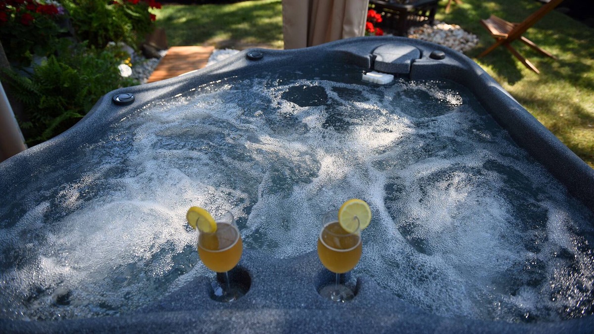 Aspinwall House | King/Hot Tub/PETS OK/FAMILY