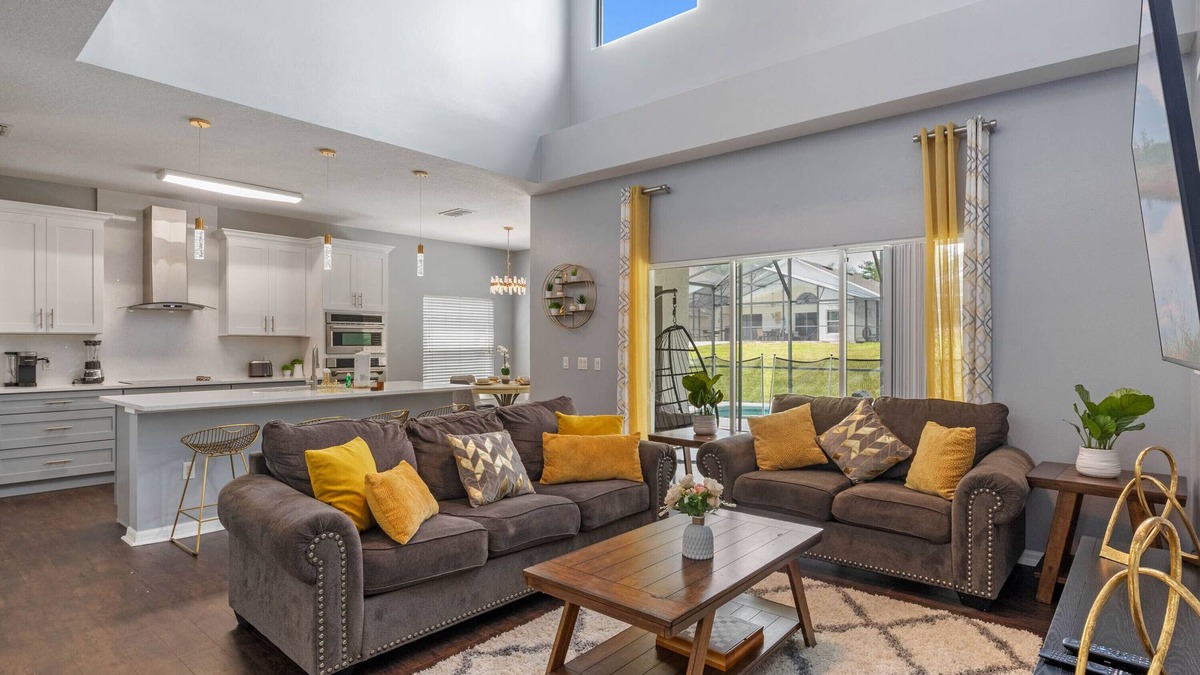 Legacy Park House | King luxury spacious home near Disney world-pool