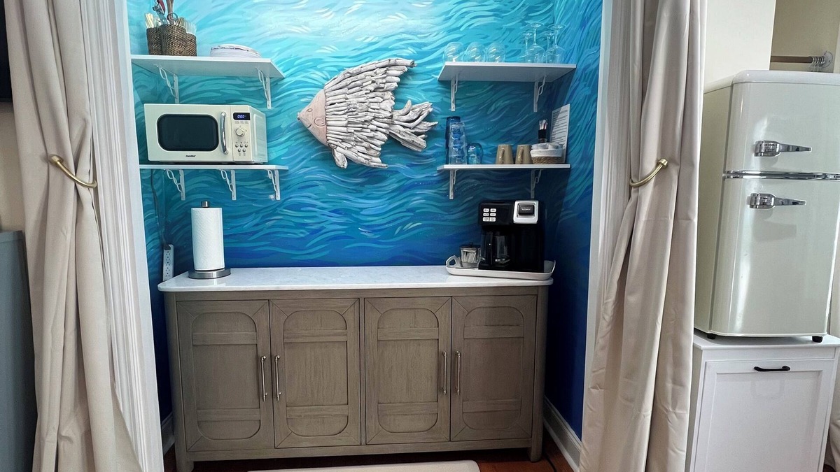 Murraysville House | King, Near concerts, downtown, Wrightsville, & UNCW, Private Suite, Pets welcome