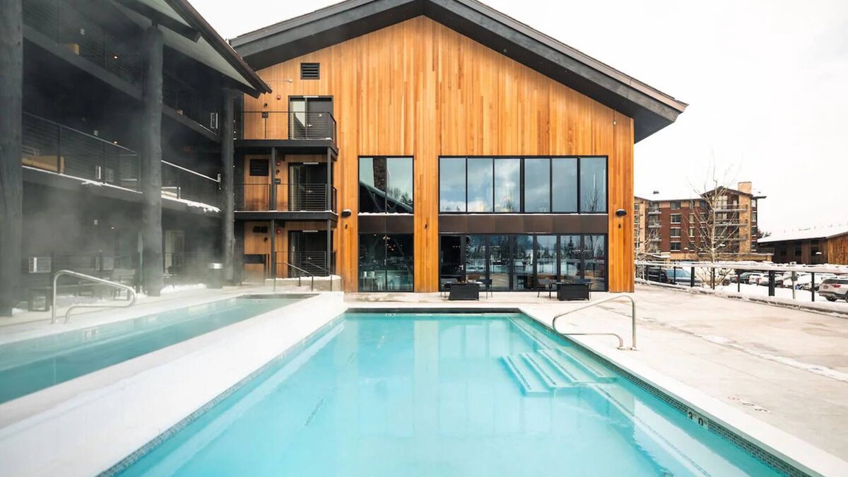 Teton Village Hotel | King + Queen Sofa, Gravity Haus, Outdoor Pool, Close to Gondolas - 2 Units