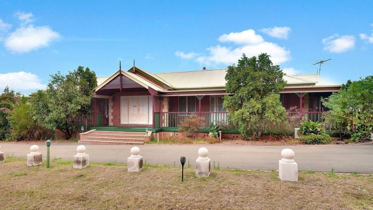 Pokolbin House | King Retreat Estate - close proximity to Bimbadgen and Hope Estate concerts
