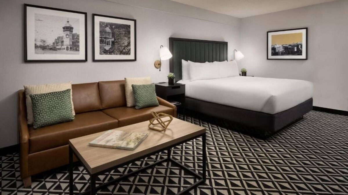 Brookline Hotel | King Room at Arcadian Hotel! Close to The Museum of Fine Arts, Boston