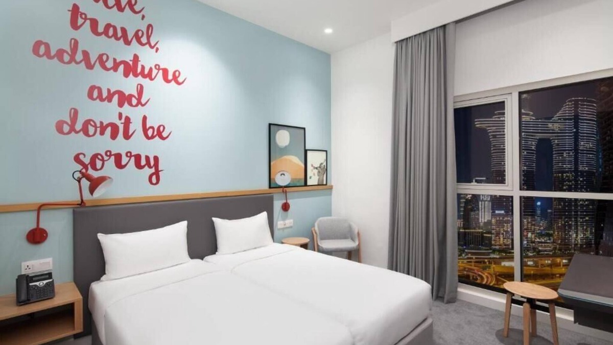 Jumeirah House | King Room At La Mer Beach By Luxury Bookings