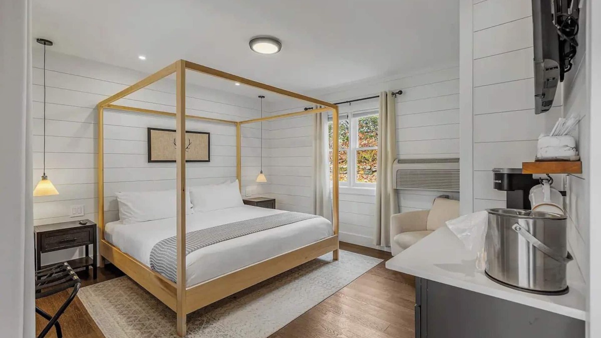 Cashiers House | King Room at our Boutique Bed and Brewery
