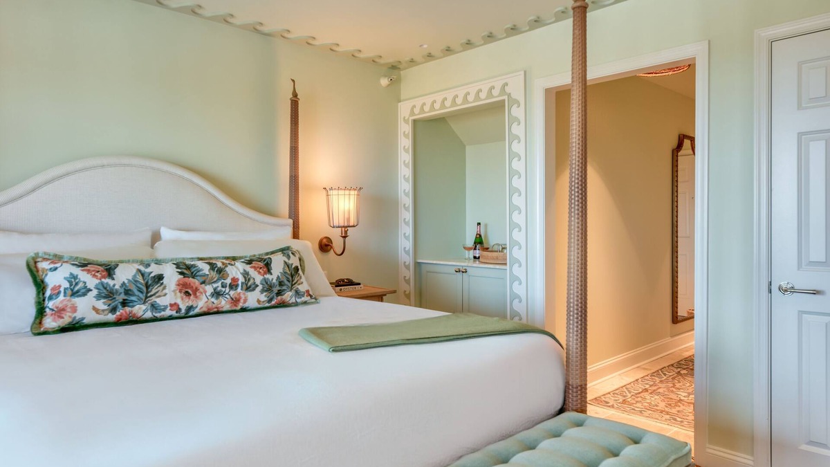Duck Apartment | King Room | Private Beach + Award-Winning Spa