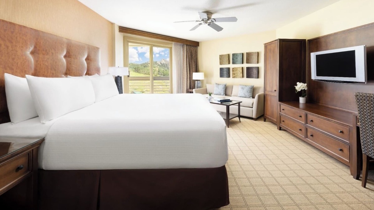Crested Butte Hotel | King Room Splendor: Slopeside Views & Indoor Pool - Elevation Hotel & Spa