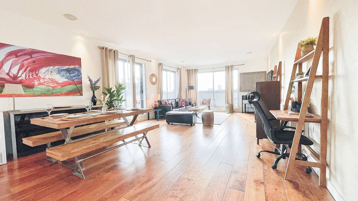 Angel Apartment | King's Cross NEW 3-Bed Flat w/Balcony | Islington