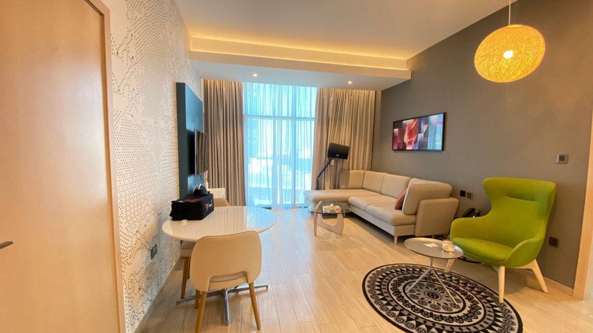Al Barsha Apartment | King Size Bed | Netflix & Chill | Fast Wi-Fi & Free Parking