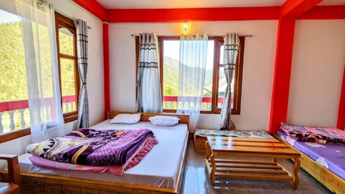 Bomdila Bed & Breakfast | KING SIZE FAMILY ROOM