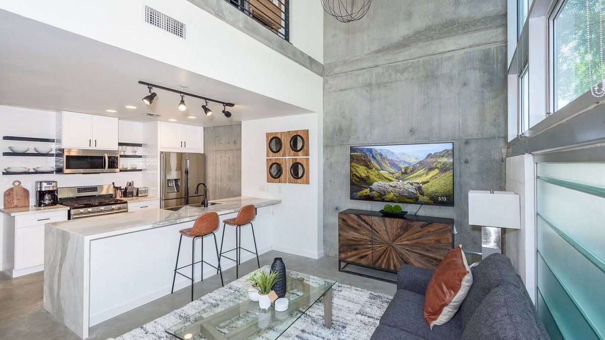 East Village Condo | King size luxury loft condo Petco-Park-Downtown SD