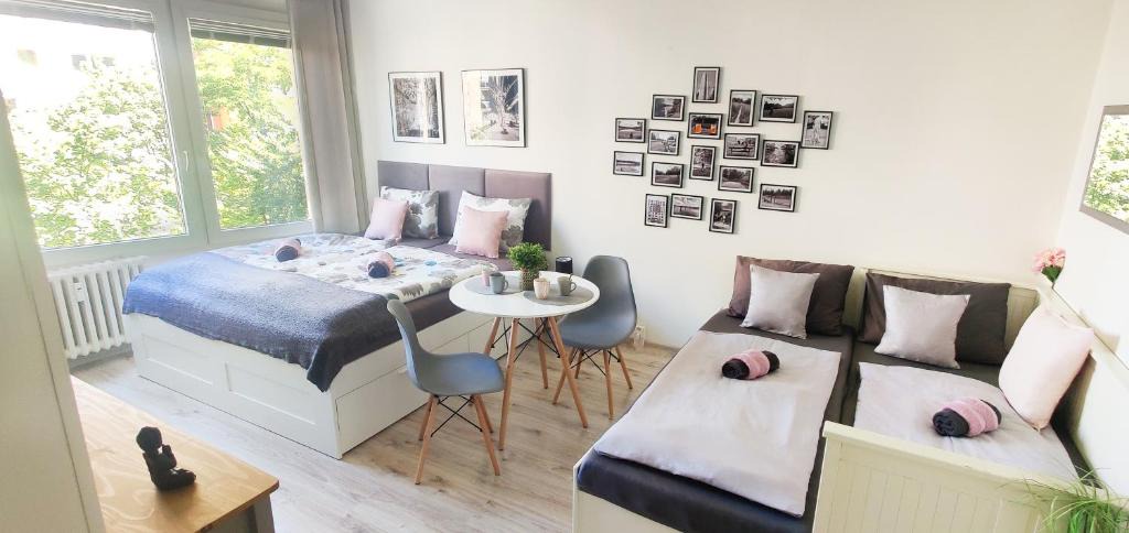 Prague 11 Apartment | King Size Sunny Home 19 minutes to Center