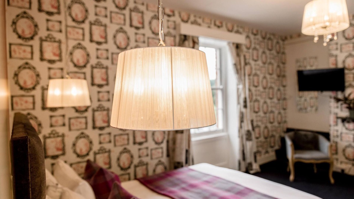 Longford House | King-Standard-Ensuite with SHWR-Garden View-Room 7