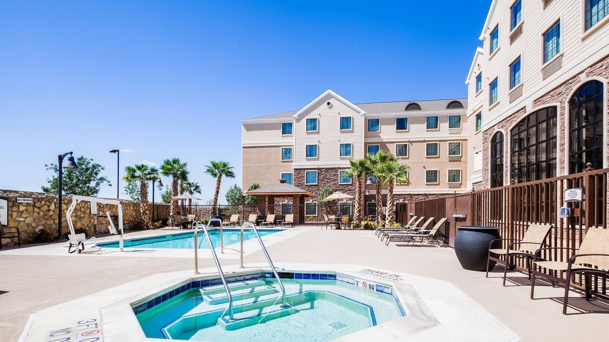 Biggs Field Apartment | King Studio | Free Daily Breakfast, Outdoor Pool Access, 24h Business Center