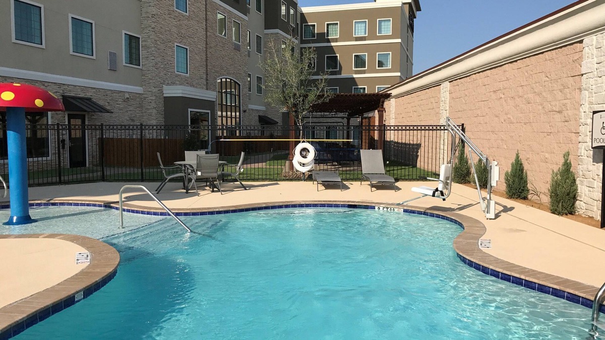 The Colony Apartment | King Studio w/Free Breakfast Buffet & Pool Access Included!