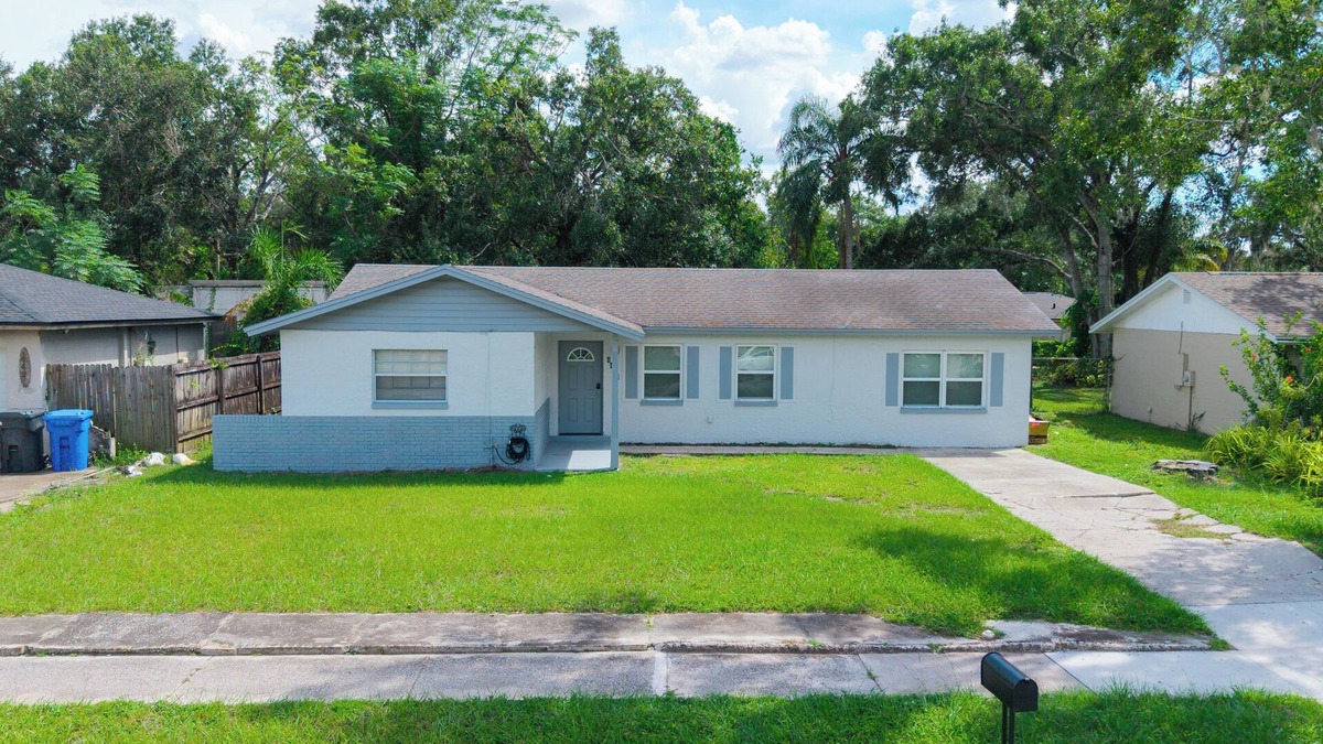 Bearss Plaza Apartment | King-Style Retreat · 4 BR · Family Friendly