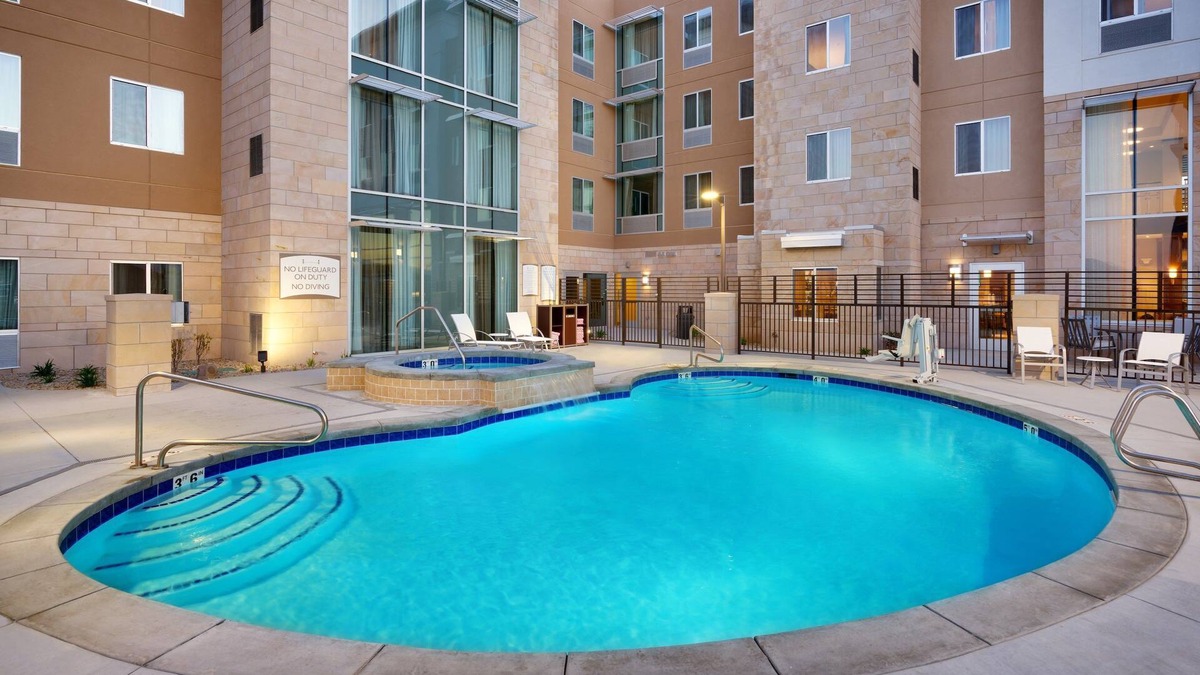 Lehi Condo | King Suite. Free Breakfast. Pool & Hot Tub. Gym. Great for Business Travelers!
