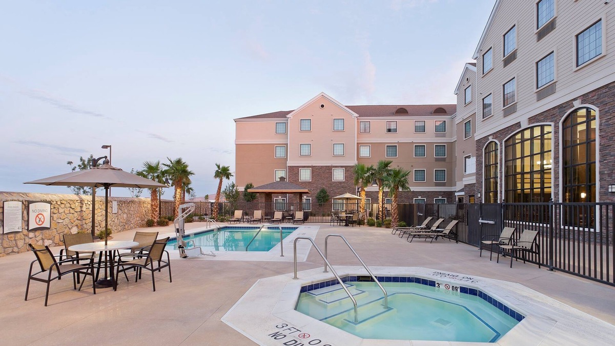 Biggs Field Condo | King Suite | Free Daily Breakfast, Outdoor Pool Access + 24h Business Center