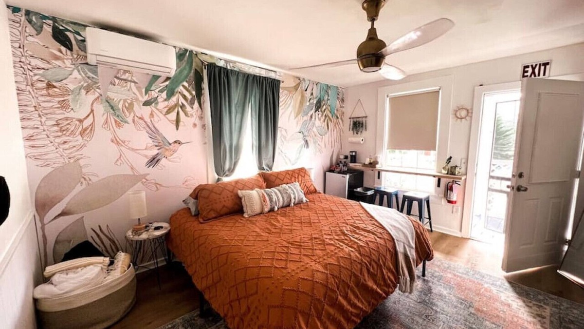 Old Town Hotel | King Suite in Boutique Hotel3, walk to downtown
