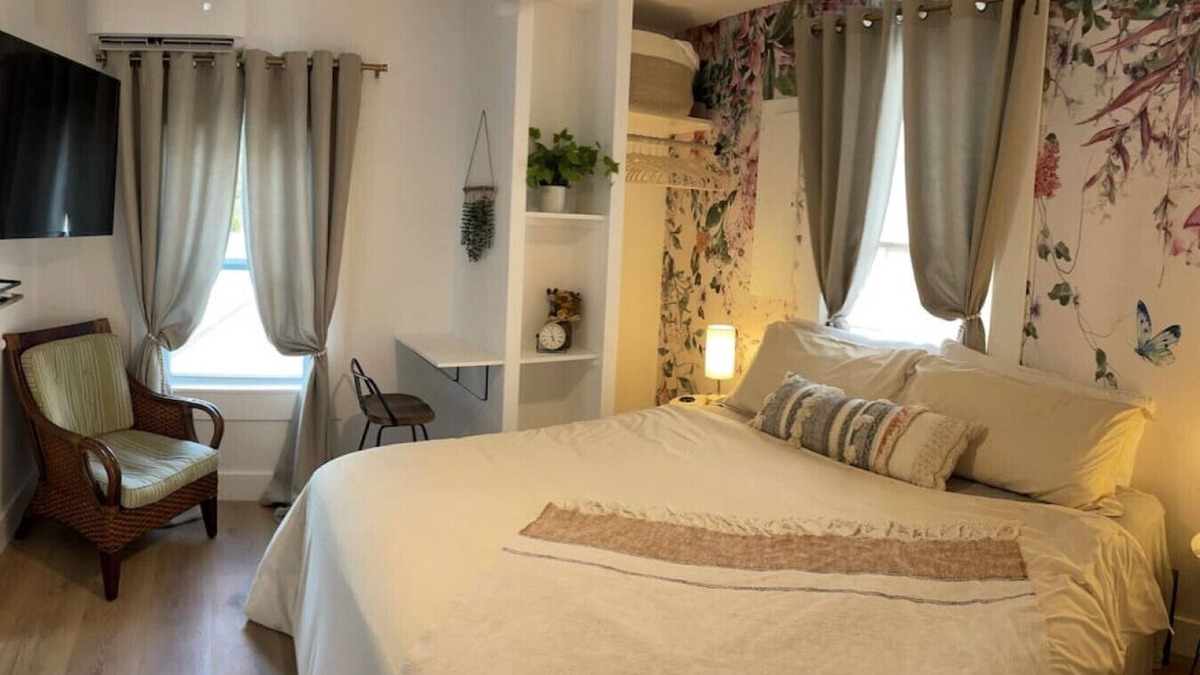 Lincolnville Hotel | King Suite in Boutique Hotel6, walk to downtown