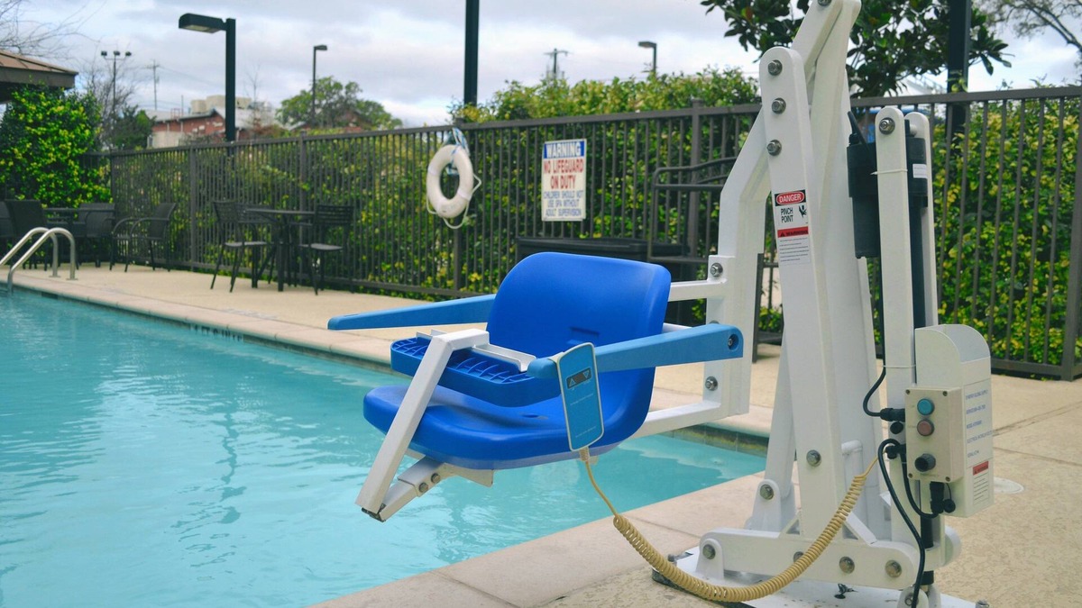 West San Antonio Condo | King Suite Near Sea World! Free Breakfast + Outdoor Pool!