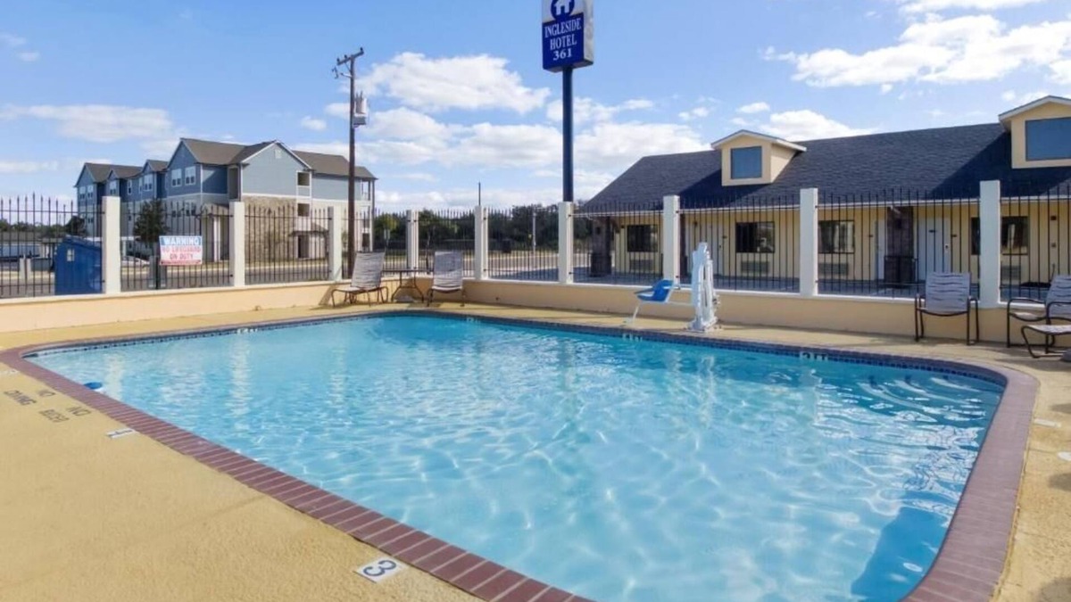 Ingleside Hotel | King Unit w/Free Breakfast + Pool Near Nature Preserve