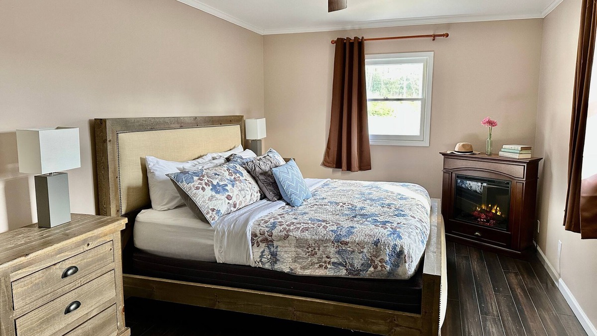Blowing Rock Hotel | King Villa Suite on Main St