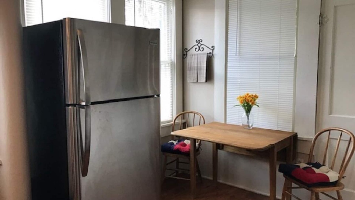 Southtown Apartment | King Williams Sleepy Hollow