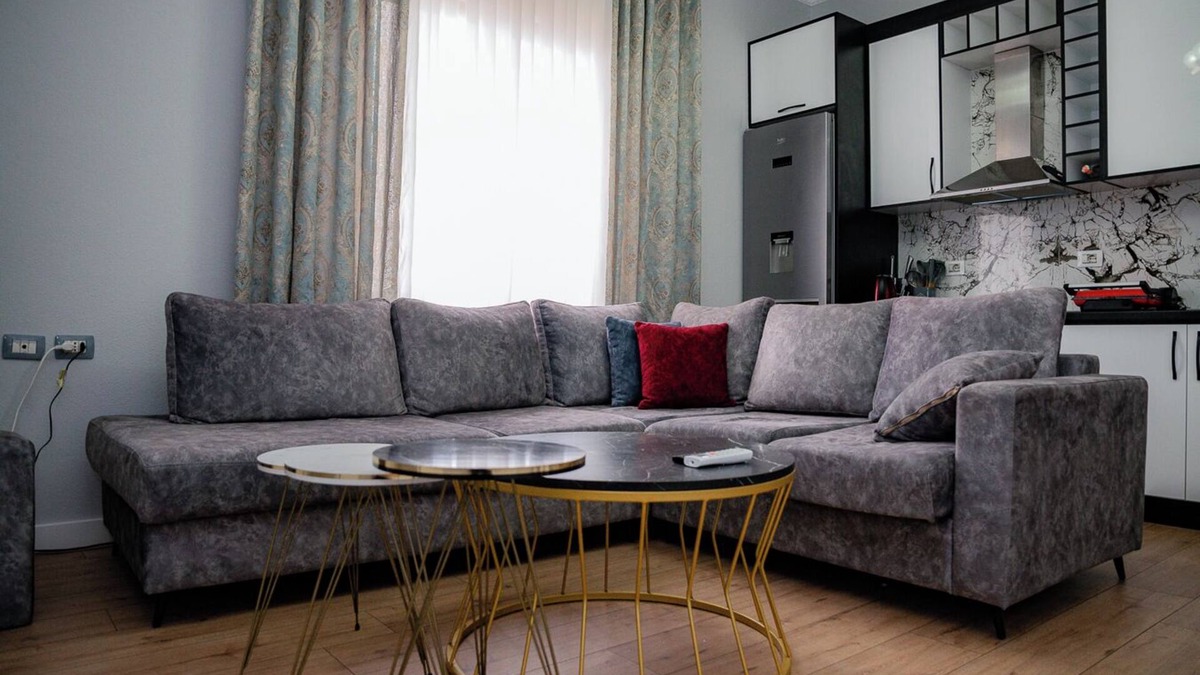 Tirana Apartment | KingBed/HomeOffice/200mbpsWiFi/FreeParking/Bathtub